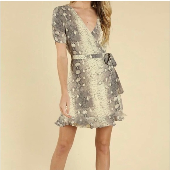 🆕 The Impeccable Pig Snake Skin Short Sleeve Wrap Dress Size L - Picture 15 of 15